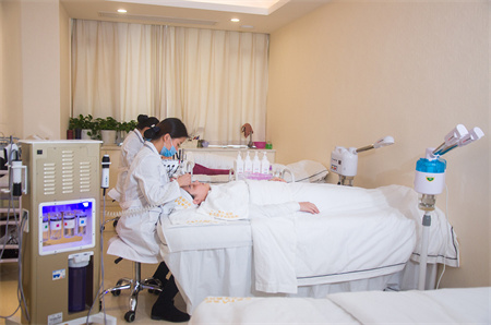 岳陽(yáng)芯美醫(yī)療美容門診部_治療室