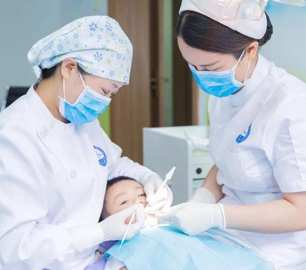 益陽口腔醫(yī)院_醫(yī)生治療