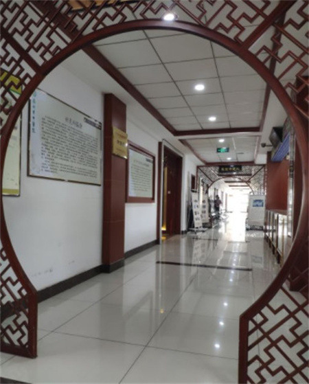揚州市中醫(yī)院醫(yī)學(xué)美容中心_醫(yī)院走廊