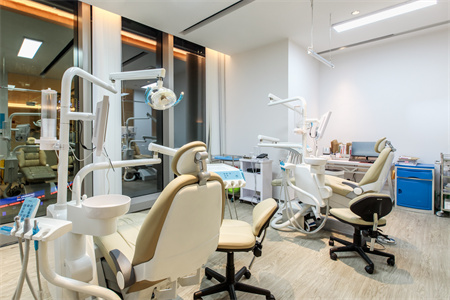 信陽(yáng)合眾京州口腔醫(yī)院_治療室