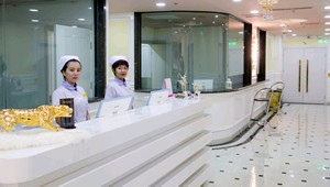 朝陽(yáng)市第二醫(yī)院整形美容科_前臺(tái)