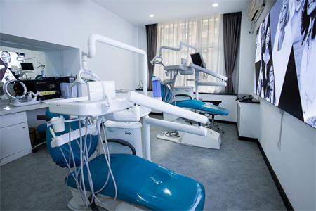 錫林浩特武建軍口腔門(mén)診部_治療室