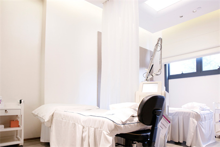 西安自然派醫(yī)療美容診所_皮膚治療室