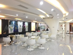 成都尼斯鉑尚醫(yī)療美容門(mén)診部_大廳