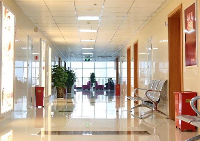 西南醫(yī)科大學(xué)附屬中醫(yī)醫(yī)院醫(yī)學(xué)美容中心_走廊