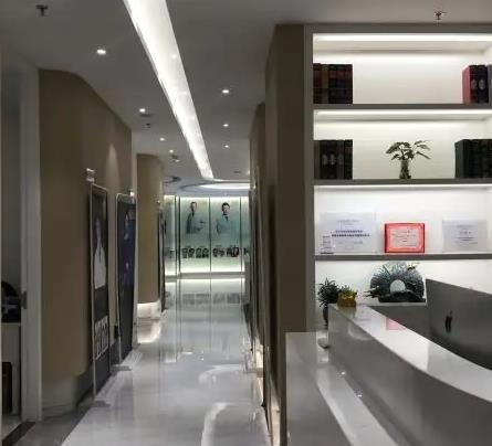 武漢欣美薈醫(yī)療美容門診部_醫(yī)院走廊