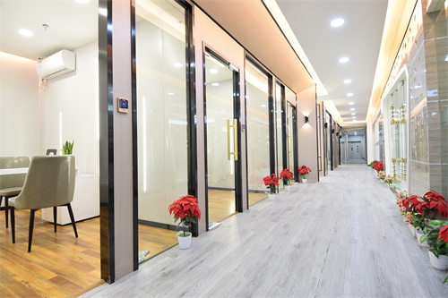武漢當(dāng)代醫(yī)療美容門診部_走廊