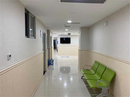 鐵嶺首大皮膚病醫(yī)院_走廊