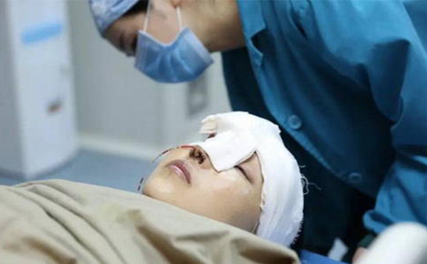 隆鼻修復(fù)的價(jià)格是多少?隆鼻失敗修復(fù)的價(jià)格與什么有關(guān)?