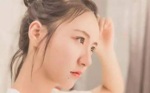 假體隆下巴多久能消腫？