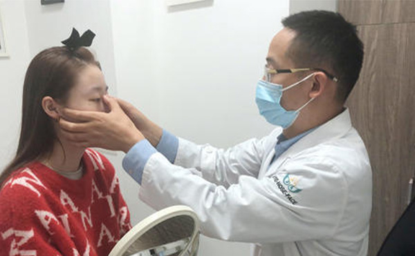 不用做手術(shù)，三個(gè)動(dòng)作輕松大臉變小臉