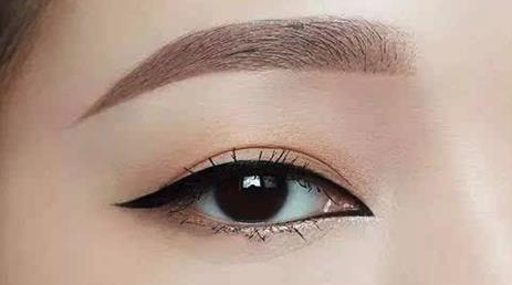 水泡眼是怎么形成的？